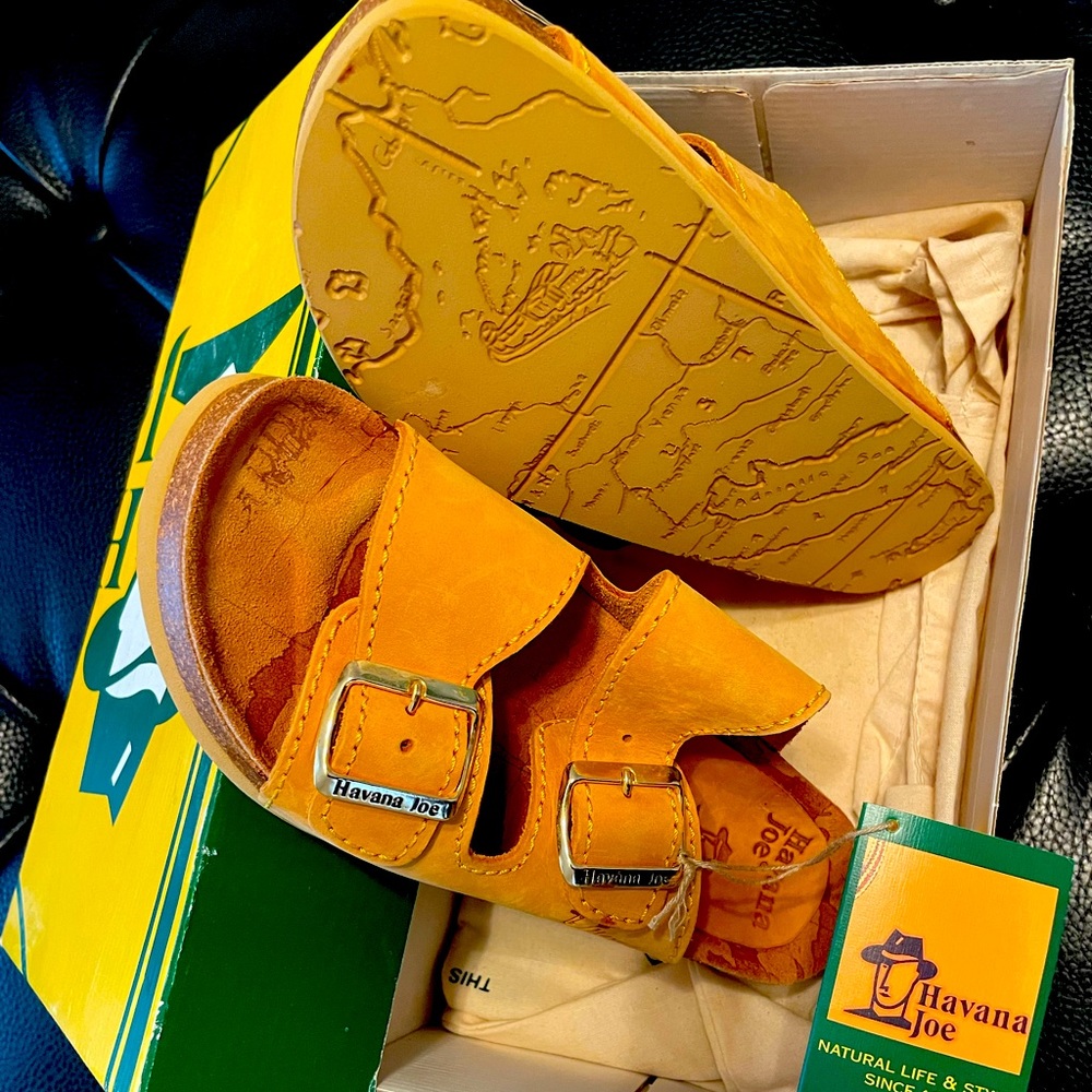 Size 7-7.5 Havana Joe women’s sandals.